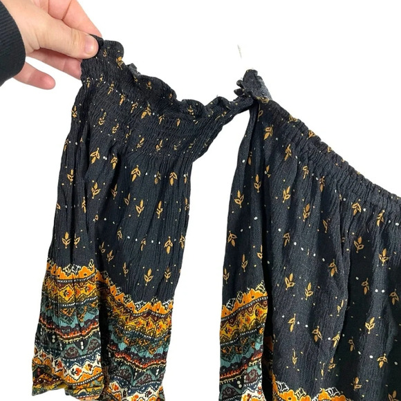 FARM Rio Off the Shoulder Bell Sleeve Flowy Patterned Blouse in Black Multi OS - Picture 4 of 8